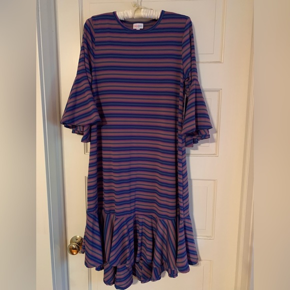 NWT! Women’s LuLaRoe Striped Maurine Dress Size M 👗
Fits size 12-14 - Picture 7 of 12